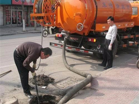 杨林街道清掏化粪池，健康生活从这里开始